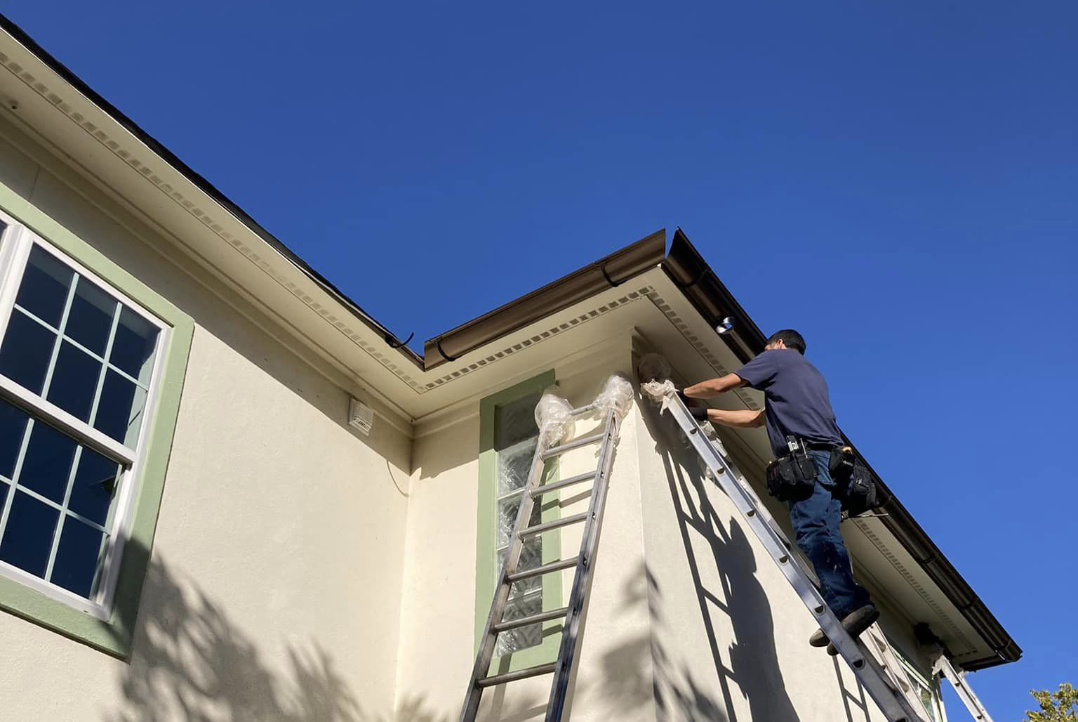 when is the best time of year to install gutter protection Seamless aluminum house gutter installation in Bryan, TX</p>
<p>